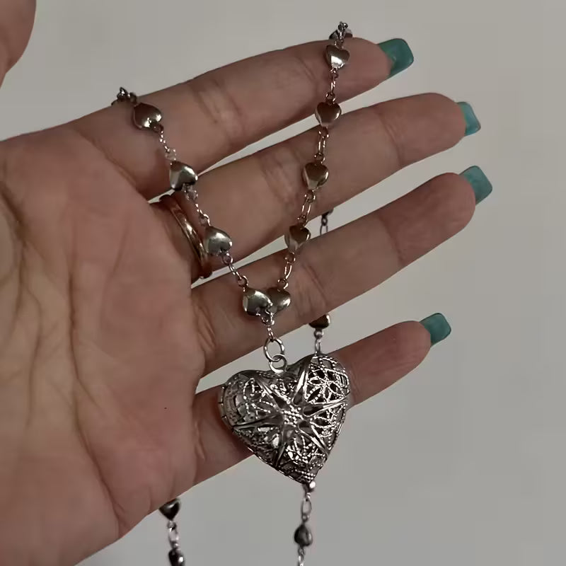 Naszyjnik z otwieranym sercem